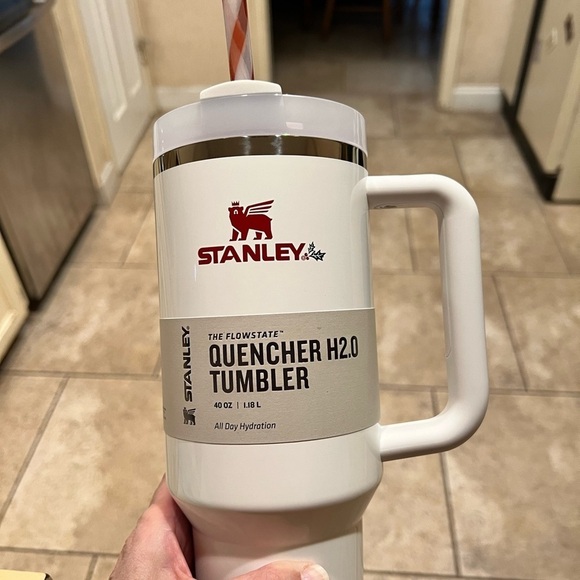 Stanley Mistletoe Christmas Cup - Picture 1 of 2